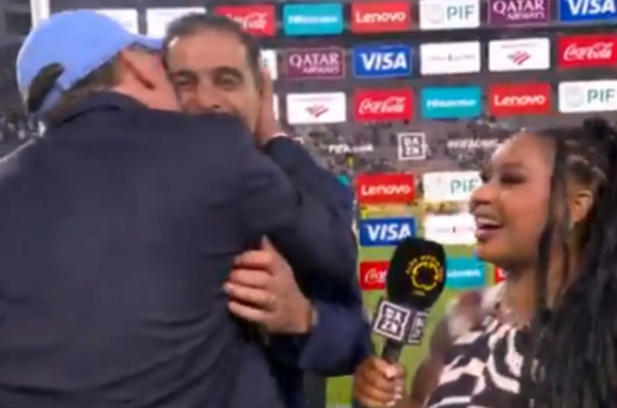 诚利和  止不住的开心！博塔弗戈击败巴黎后，老板冲入场内亲吻主教练