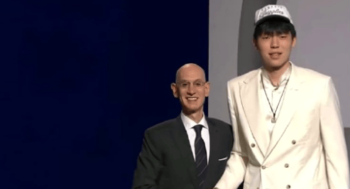 兴华配资 杨毅：这个选择说明开拓者对杨瀚森的执着，期待有后续交易