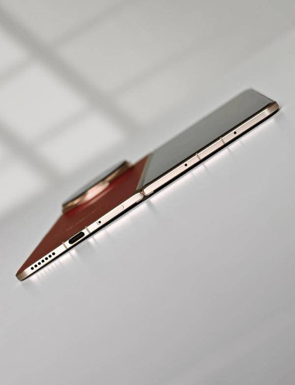 指南针股票 荣耀Magic V5大揭秘：青海湖刀片电池突破6100mAh，轻薄与续航并存