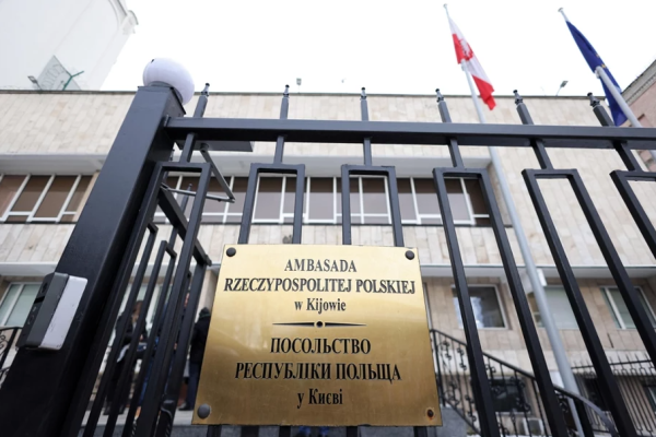 91快牛 波兰外交部称有炮弹击中该国驻乌克兰大使馆